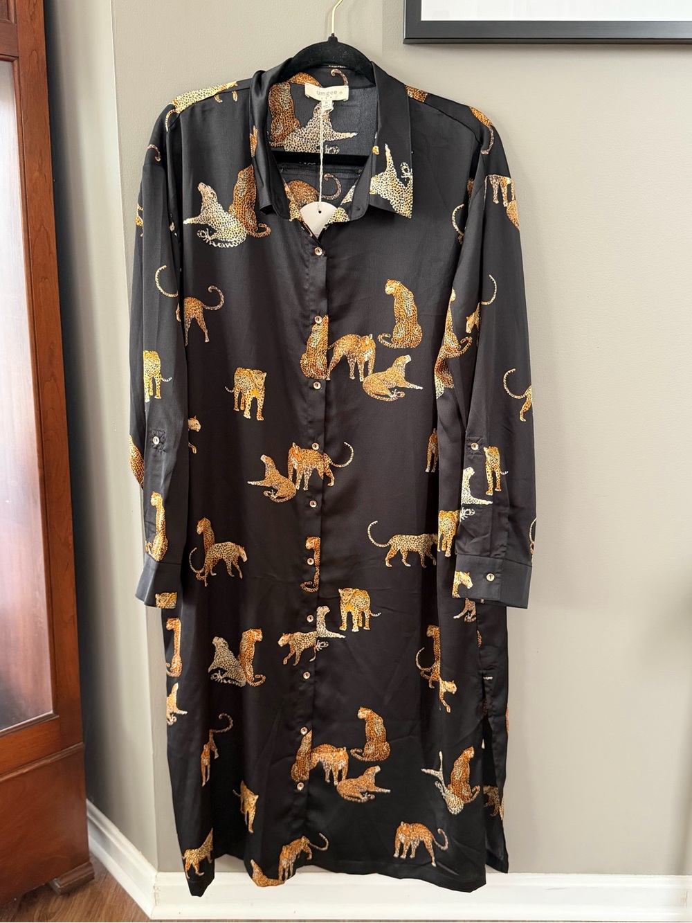 NWT Umgee Black Button-Front Long Sleeve Shirt Dress with Gold Cheetahs. XL
